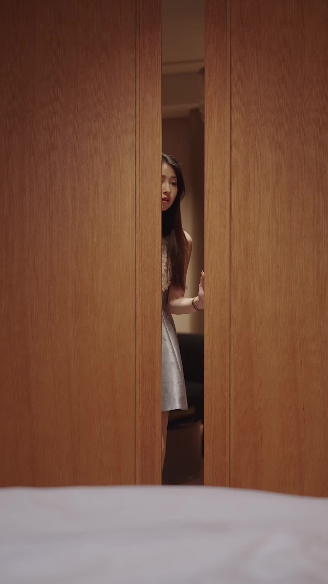 After I Left, My Parallel World Husband Regretted It