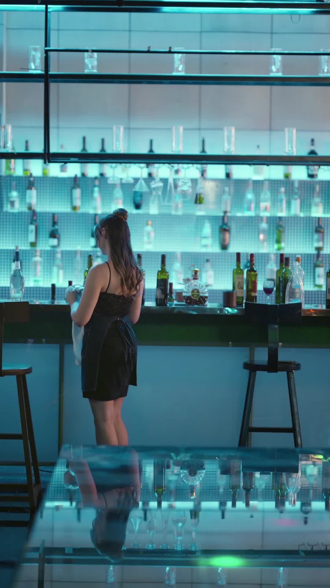 Gigolo Misterius yang Kaya Raya