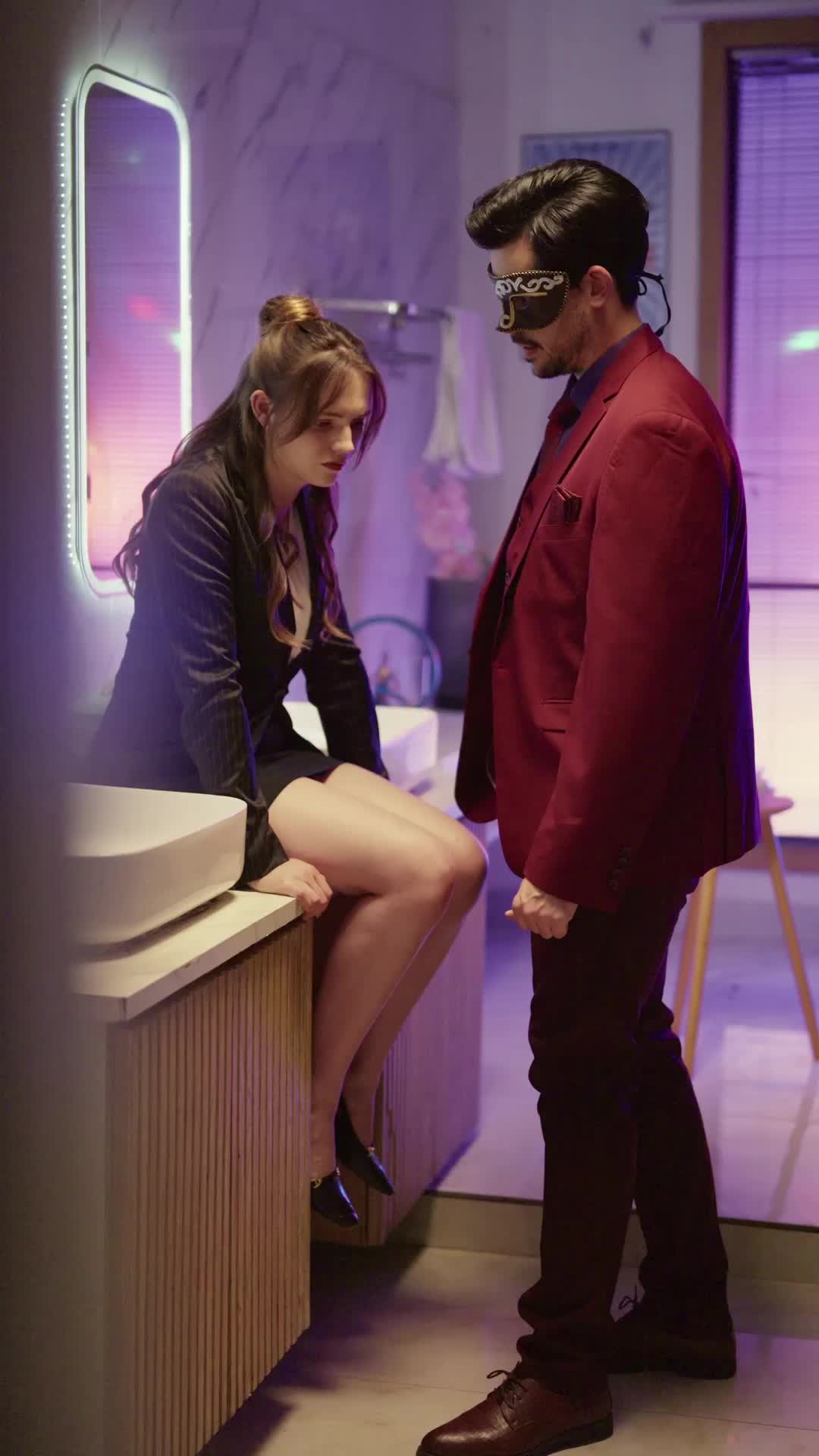 Gigolo Misterius yang Kaya Raya